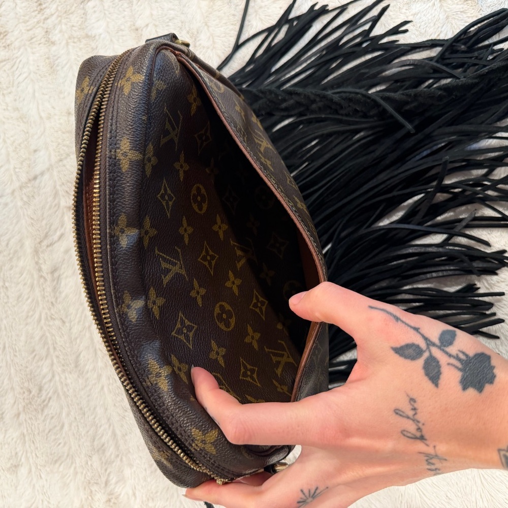 Louis Vuitton Vintage Boho Bag - Picture 9 of 12